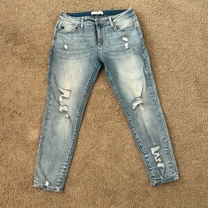 Kan Can distressed light wash ankle jeans. Size 13.